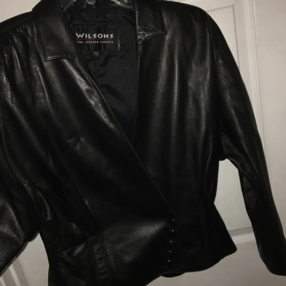 Wilson’s Leather form fitting jacket - Picture 8 of 10